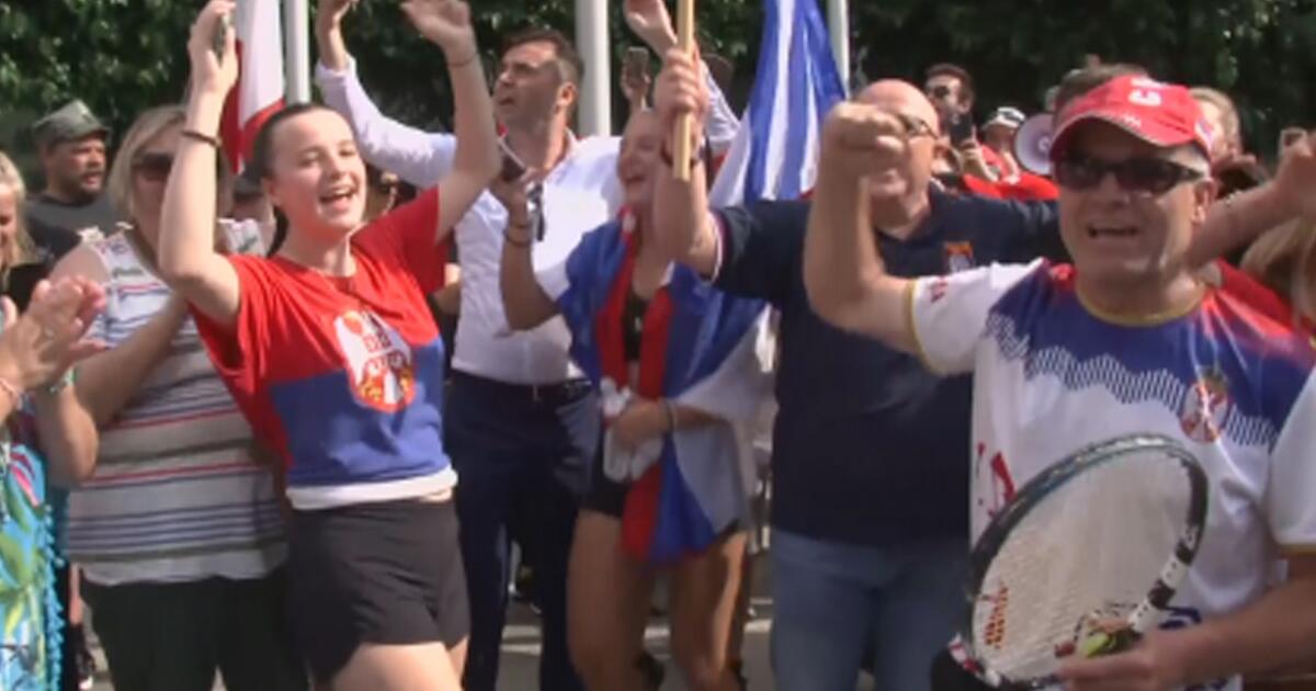 Novak Djokovic So Feiern Serbische Fans Seine Freilassung Aus