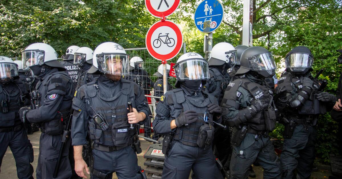 28 Polizisten bei Zusammenstößen mit AfD Gegnern verletzt 1 1