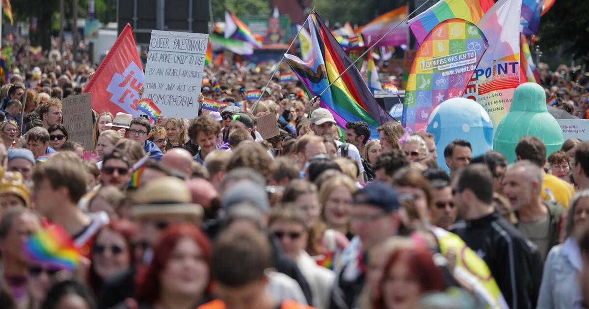 Hunderttausende feiern bunten Christopher Street Day in München 1 1