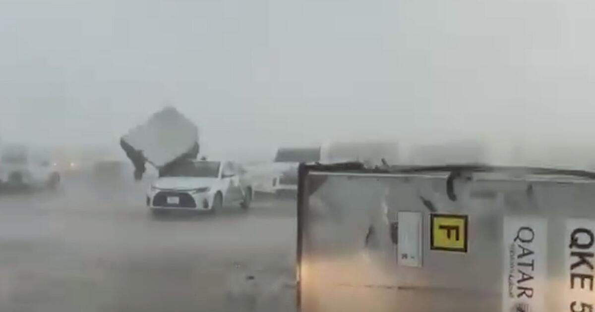 Sintflutartige Regenfälle in Saudi Arabien Straßen verwandeln sich in