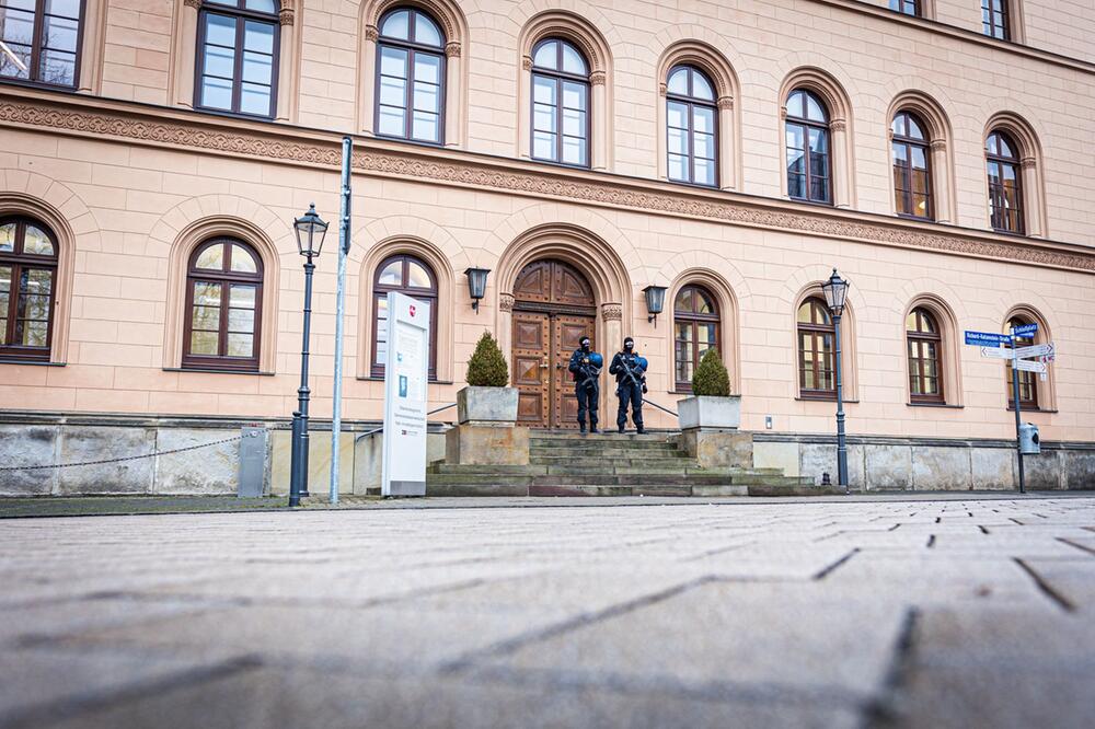 Prozess um "Reichsbürgerin" verschoben - Verteidiger krank