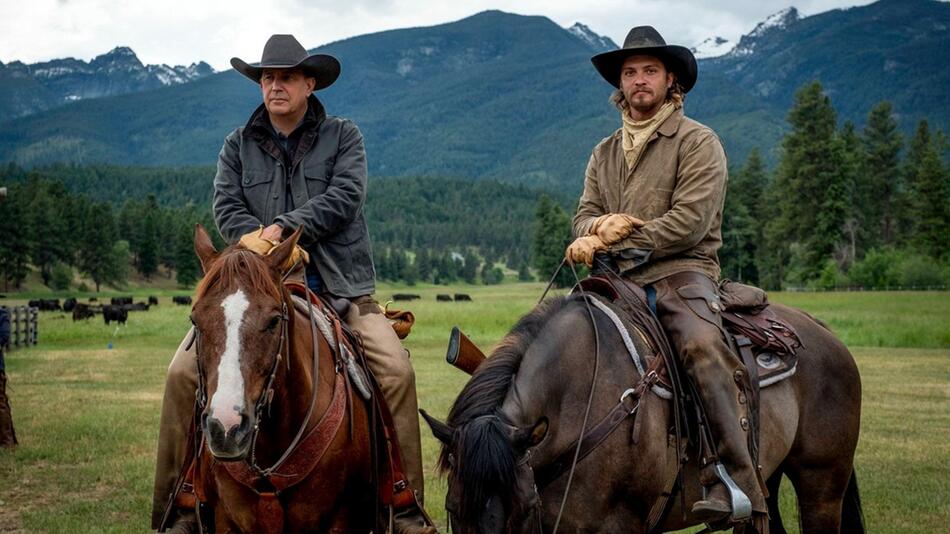 Kevin Costner und Luke Grimes in "Yellowstone".