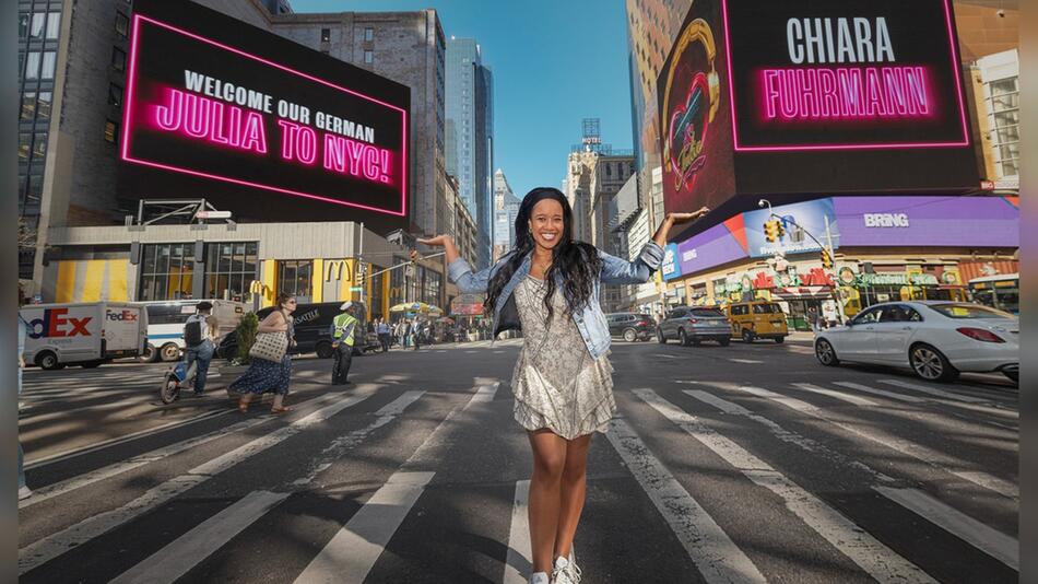 Hauptdarstellerin Chiara Fuhrmann auf dem Times Square in New York.