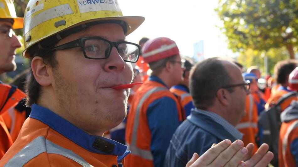 RWE miners demonstrate for job preservation