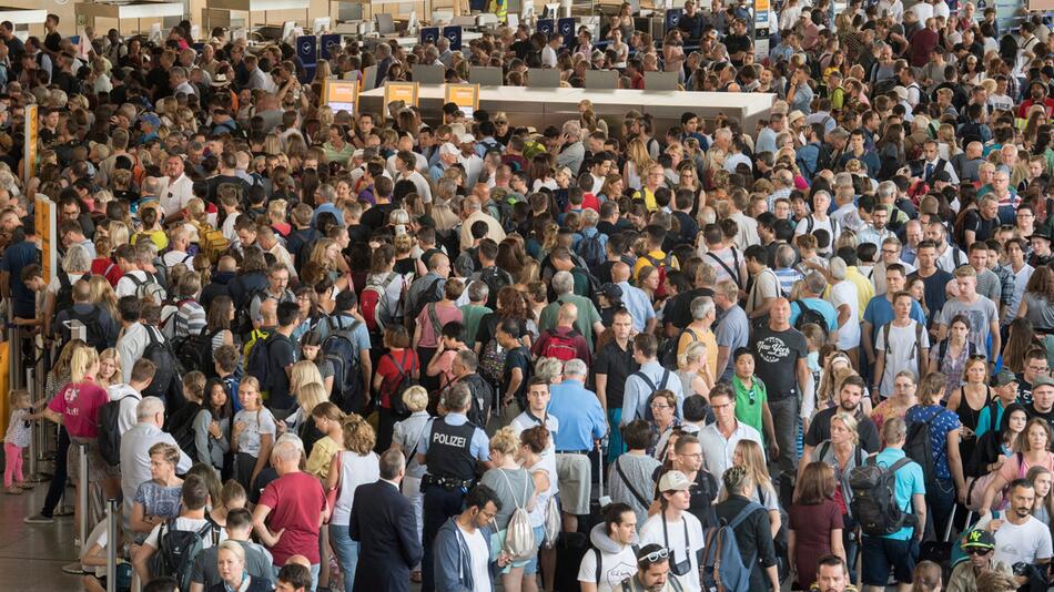 Frankfurt Airport partially cleared due to police action