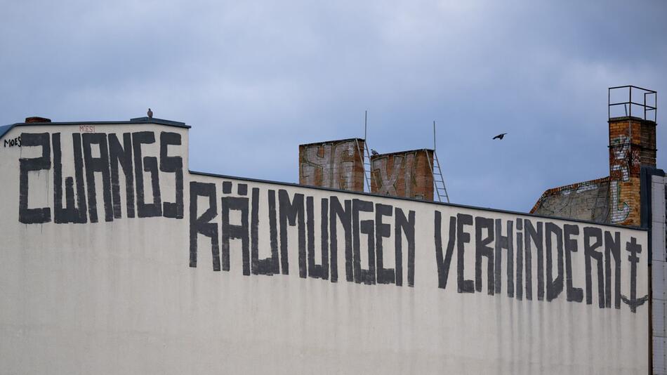 Schriftzug "Zwangsräumungen verhindern"