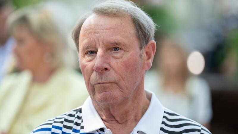 Berti Vogts wird fotografiert.