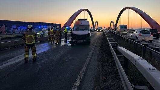 Massenkarambolage auf glatter A42