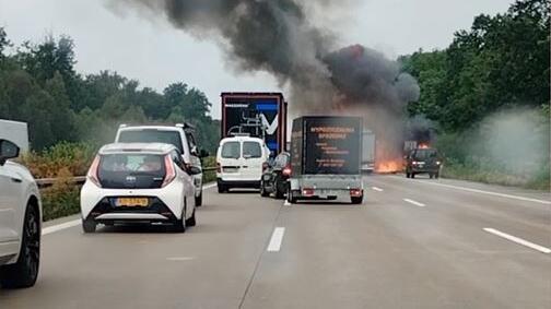 Unfall mit Explosionen auf A2 - Zwei Tote geborgen