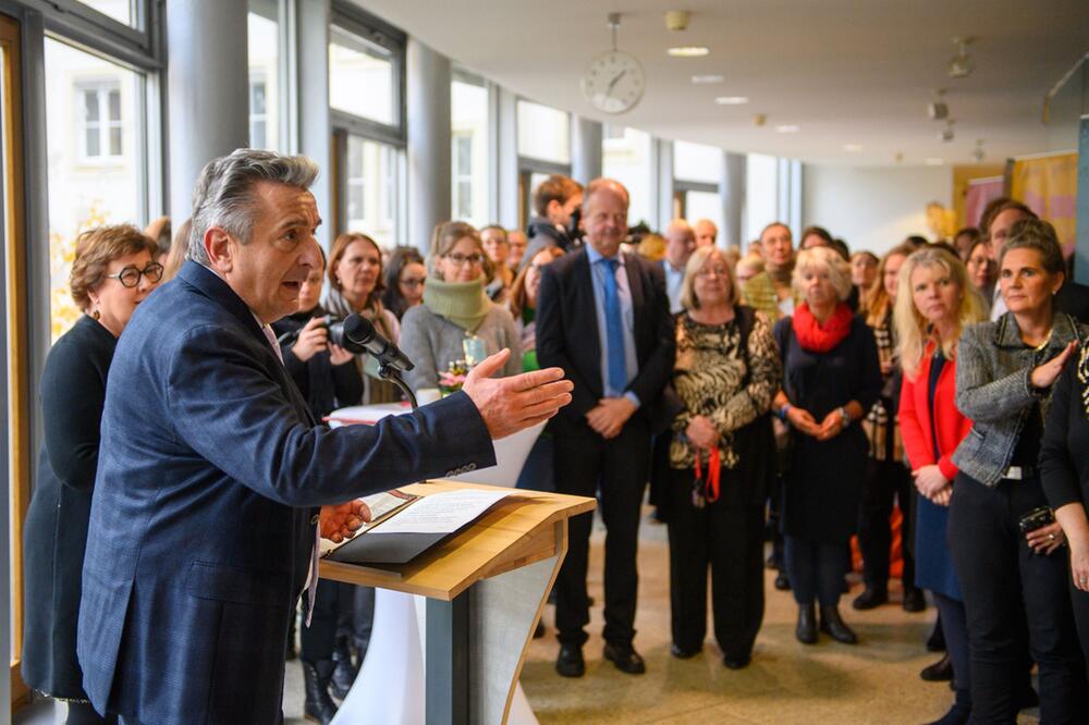 Gedenktag "Gewalt gegen Frauen" - Aktion auf Domplatz