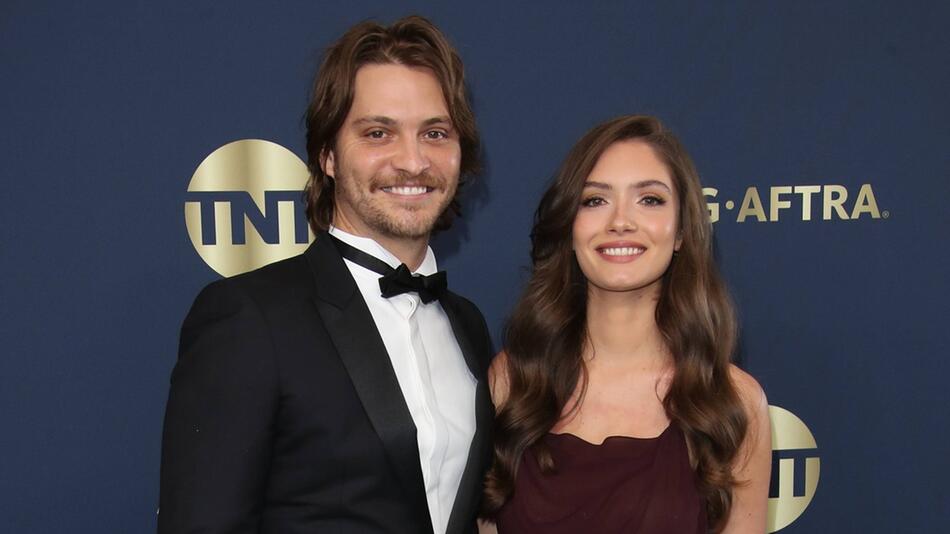 Luke Grimes und Bianca Rodrigues Grimes während eines Events.