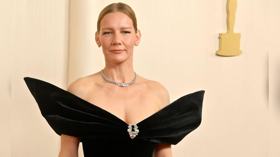 Sandra Hüller hatte für die Oscars ein imposantes Kleid gewählt.