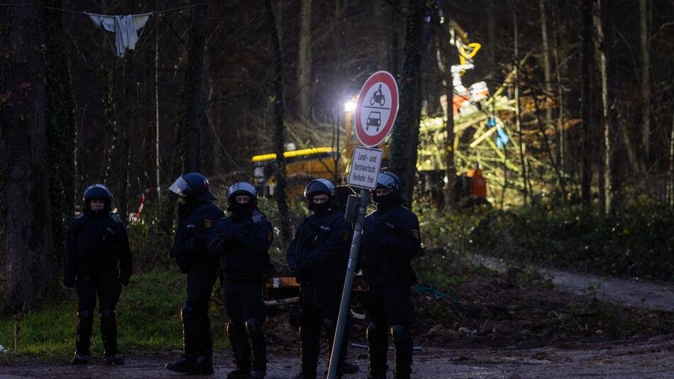 Aktivisten sollen Waldgebiet in Freiburg verlassen