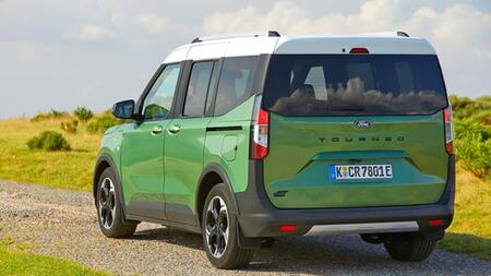 Ford E-Tourneo und E-Transit Courier Modellpflege: Mehr Kilometer für den Kasten