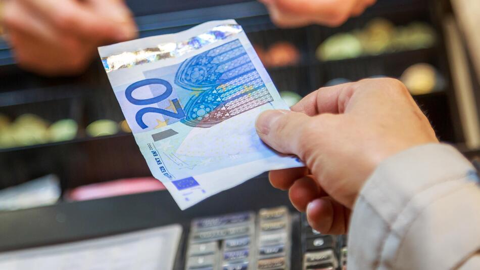bar an der Kasse bezahlen