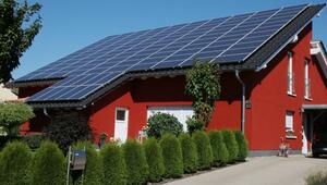 Solarzellen auf einem Hausdach