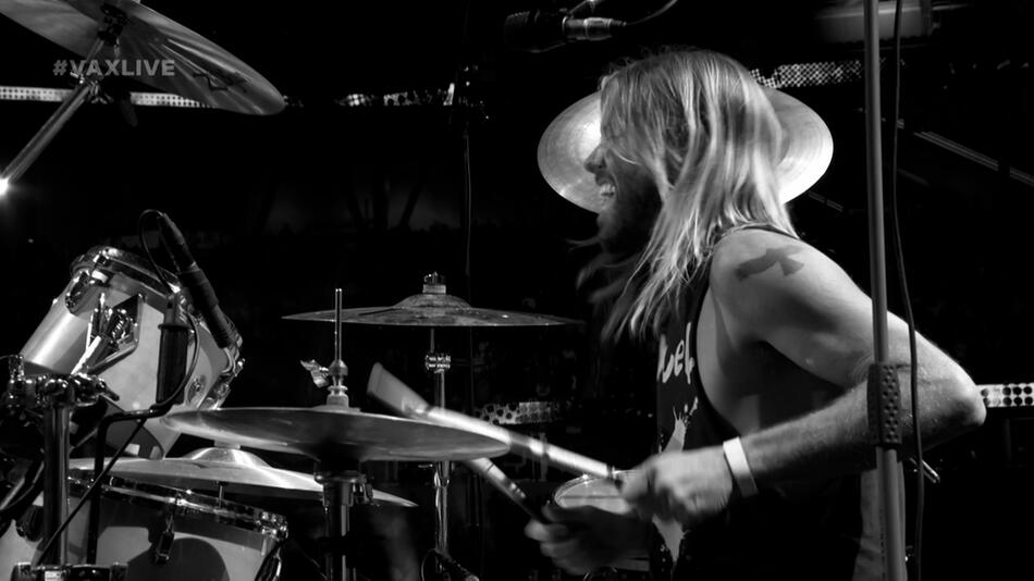 Foo Fighters gedenken Drummer: Sohn von verstorbenem Musiker begeistert Fans