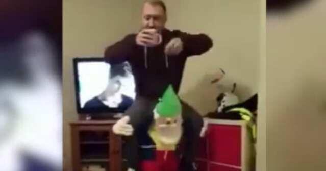 Vater ärgert die kleine Tochter - Video | 1&1