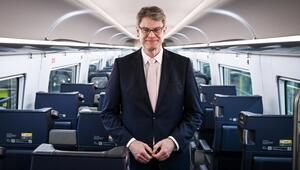 Bundesverkehrsminister Patrick Schnieder (CDU) in einem ICE