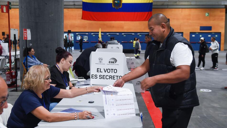 Stichwahl um Präsidentenamt in Ecuador