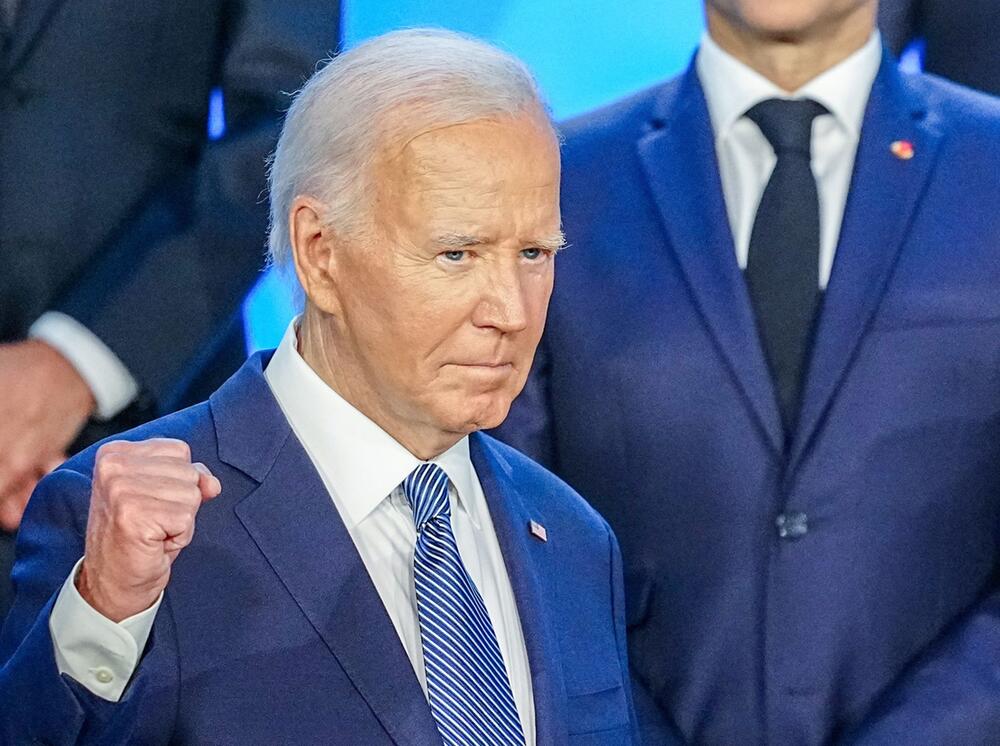 Nato-Gipfel - Biden kontert kritische Frage mit Faust