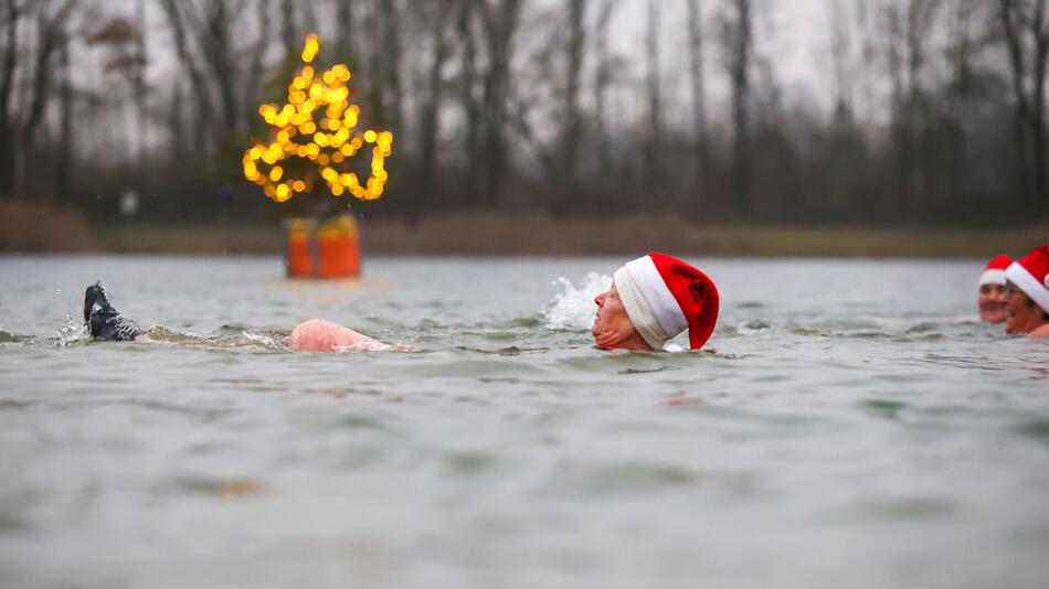 Eisbaden am ersten Advent