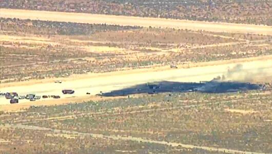B-52-Bomber stürzt in Kalifornien ab