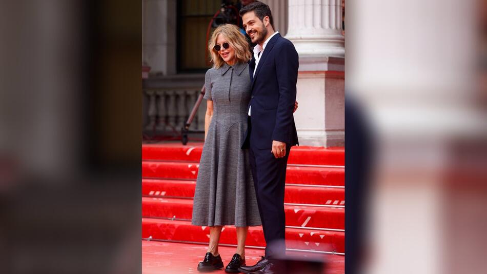 Meg Ryan mit dem Regisseur Jovan Marjanovic, der ihr den Ehrenpreis übergab.