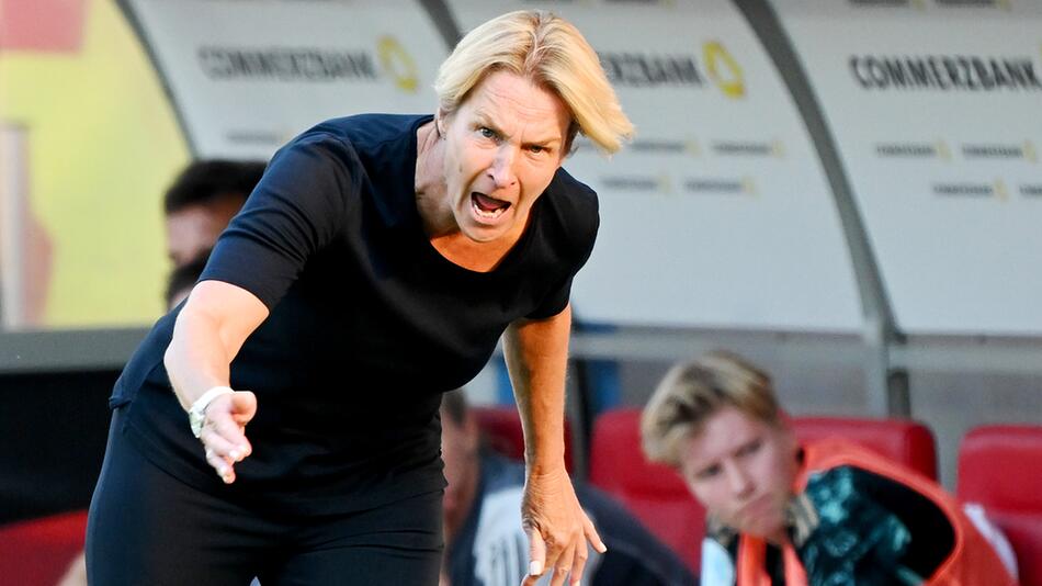 Bundestrainerin Martina Voss-Tecklenburg während des Spiels gegen Vietnam am 24. Juni 2023
