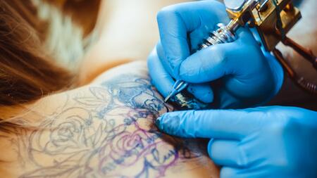 Verbraucherzentrale warnt vor Tattoo-Farben und gibt Tipps