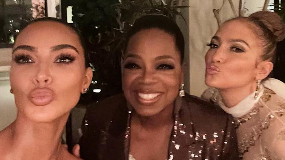 Kim Kardashian, Oprah Winfrey und Jennifer Lopez schießen ein Selfie