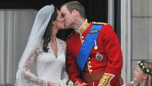 William und Kate am 29. April 2011 auf dem Balkon des Buckingham-Palasts.