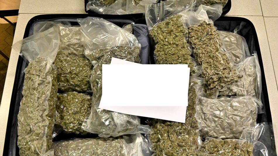 Polizei findet rund neun Kilo Marihuana in Reisebus