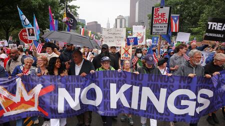 "No Kings": In den USA demonstrieren Tausende gegen Trump