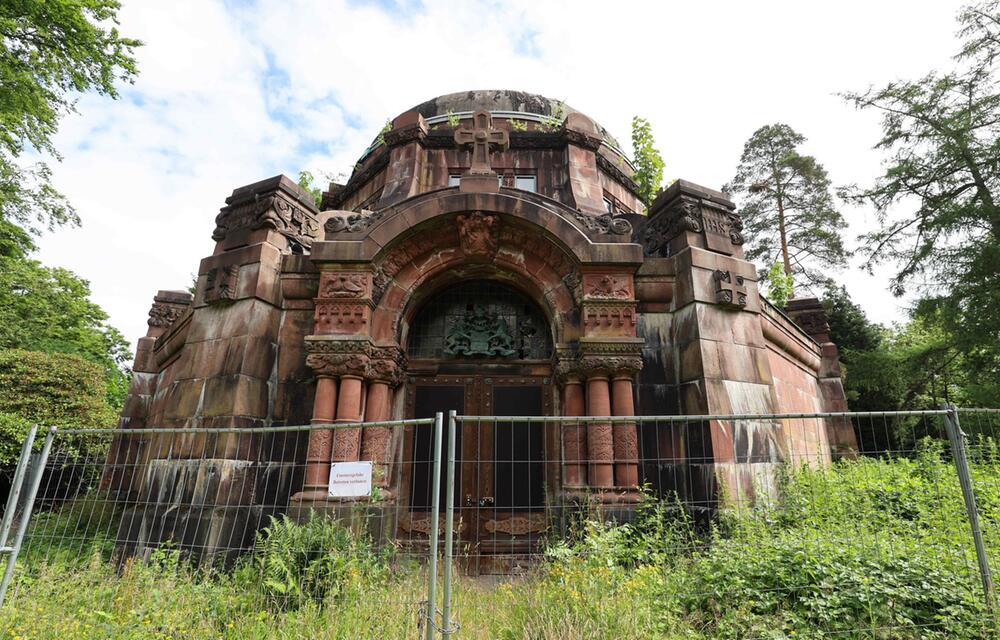 Mausoleum auf dem Friedhof in Hamburg-Ohlsdorf