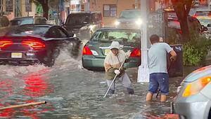 Straßen unter Wasser: Sturzfluten legen New York City lahm
