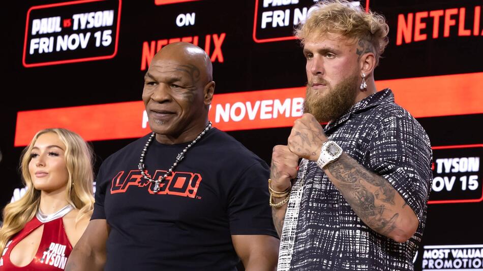 Box-Superstar Mike Tyson und sein junger Herausforderer Jake Paul bei einer Promotion ...