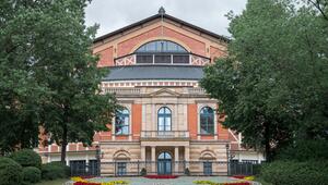 Bayreuther Festspielhaus am Grünen Hügel