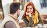 Frau und Mann beim Date