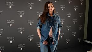 Anne Hathaway zeigt ihren Babybauch