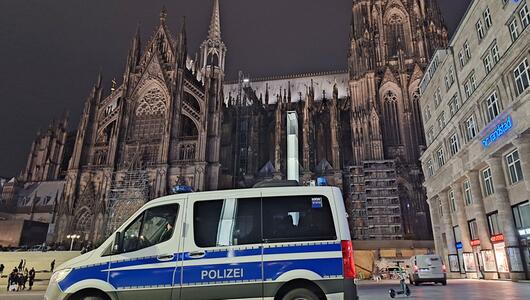 Polizei vor Dom