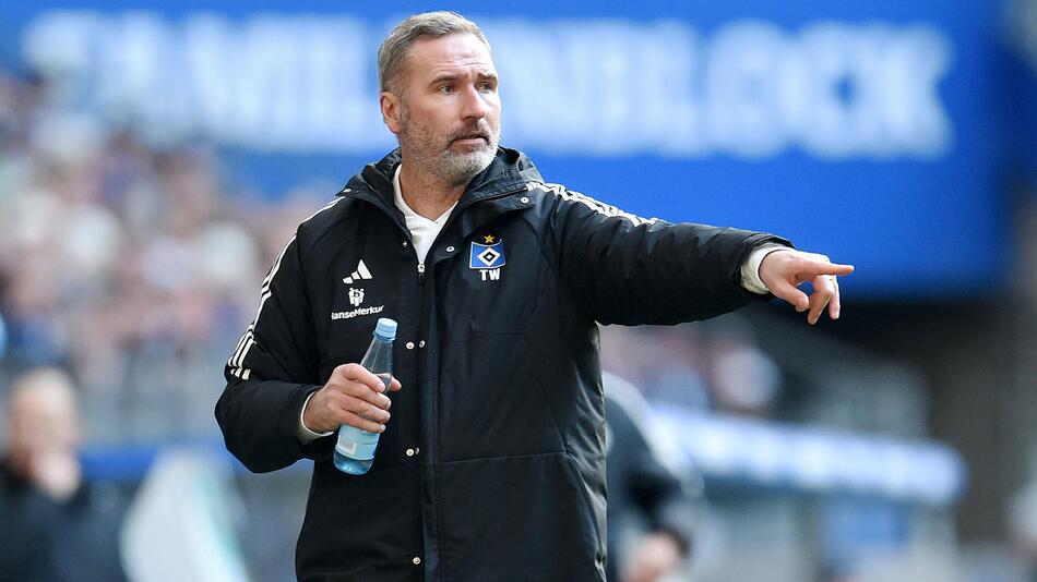 HSV-Trainer Tim Walter während der Partie gegen den Karlsruher SC