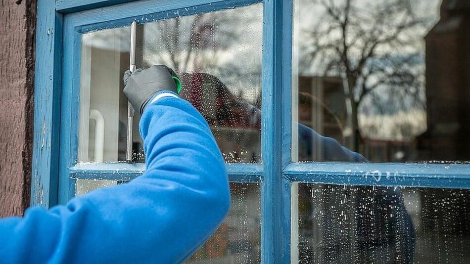 Fensterrahmen reinigen