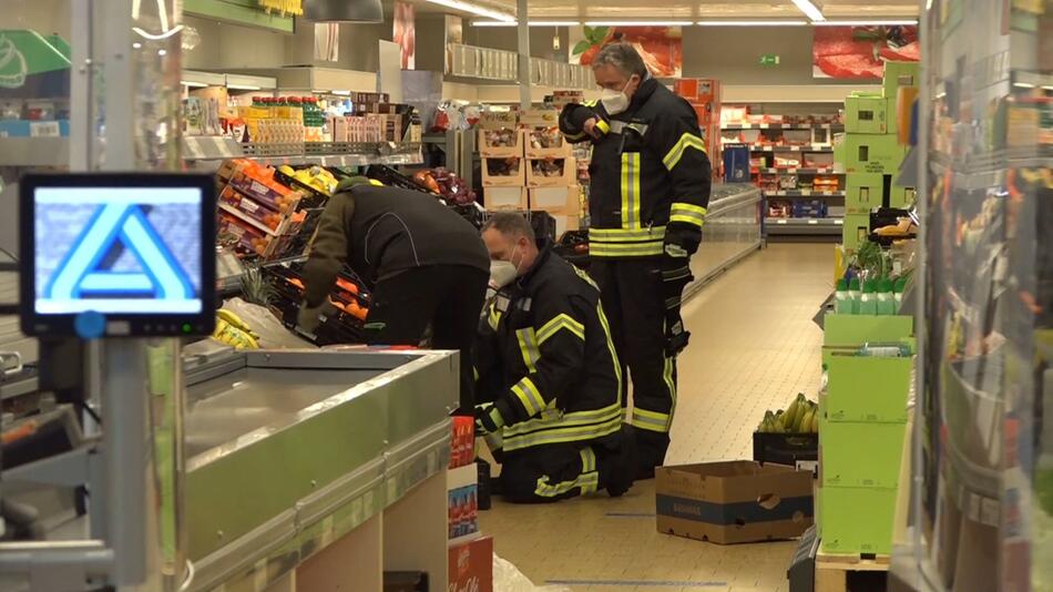 Spinne beißt Supermarktmitarbeiter