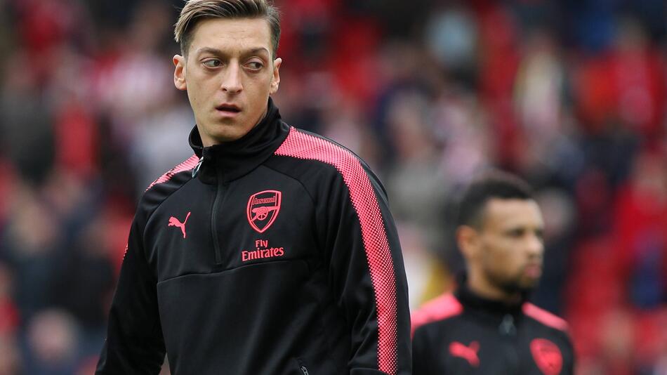 Mesut Özil, Polizei, Stoke City, Premier League