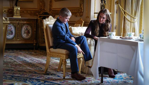 Der neunjährige Junge Albie-Junior (l.) kam ohne Wadenbein zur Welt. Dennoch stellte er sich so ...