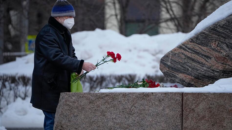 Nach dem Tod von Kremlgegner Nawalny - Stilles Gedenken