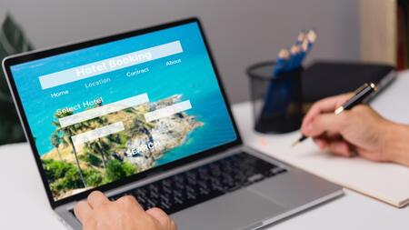 Diese Maschen wenden Betrüger aktuell auf Booking.com an