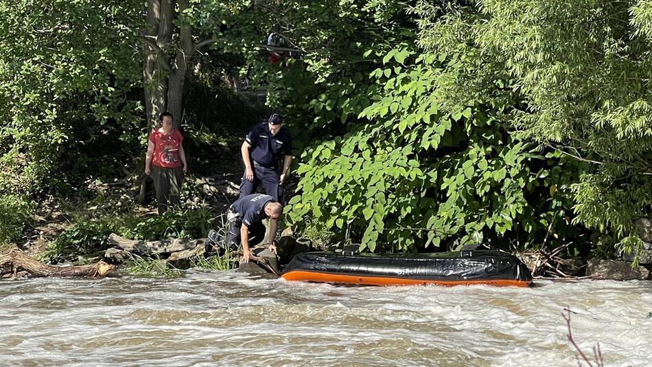 Boot auf der Neiße gekentert