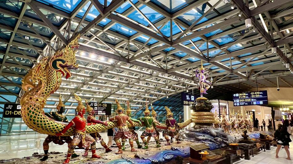 Skulptur im Suvarnabhumi Flughafen in Bangkok